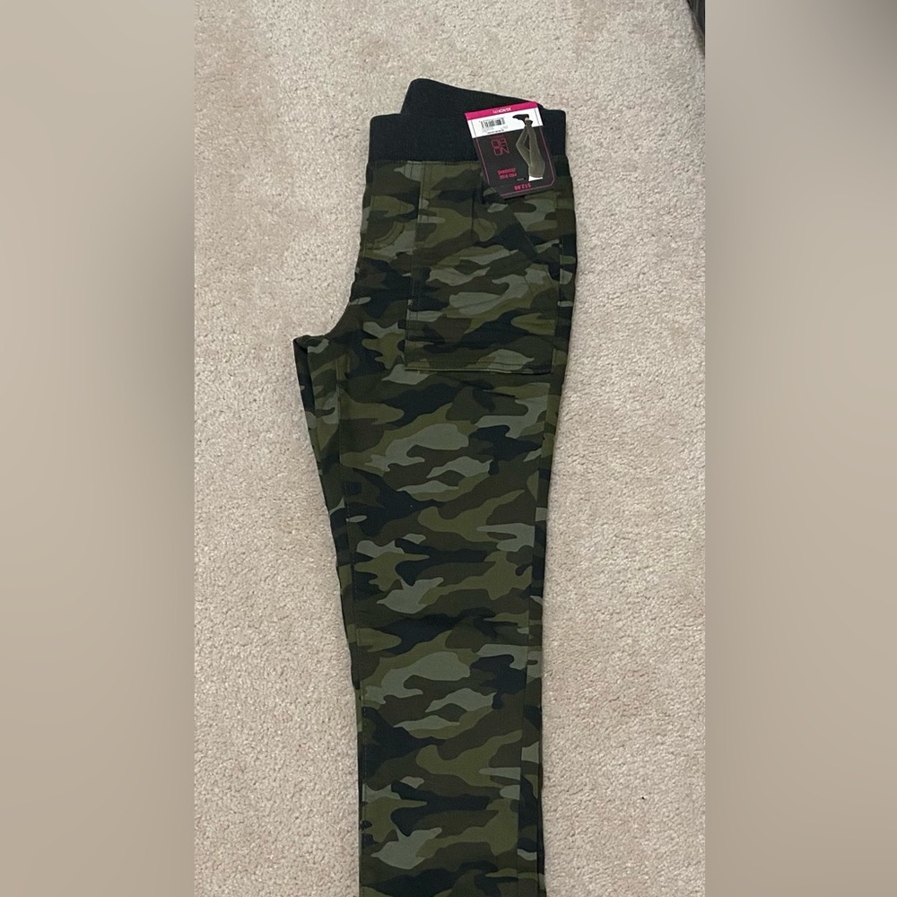 Women’s Camo Cargo Pants
